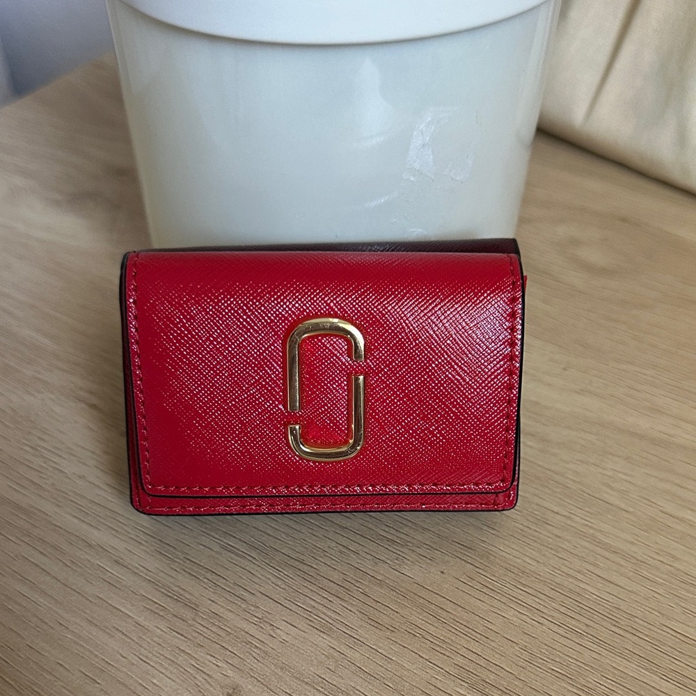 Marc Jacobs red wallet